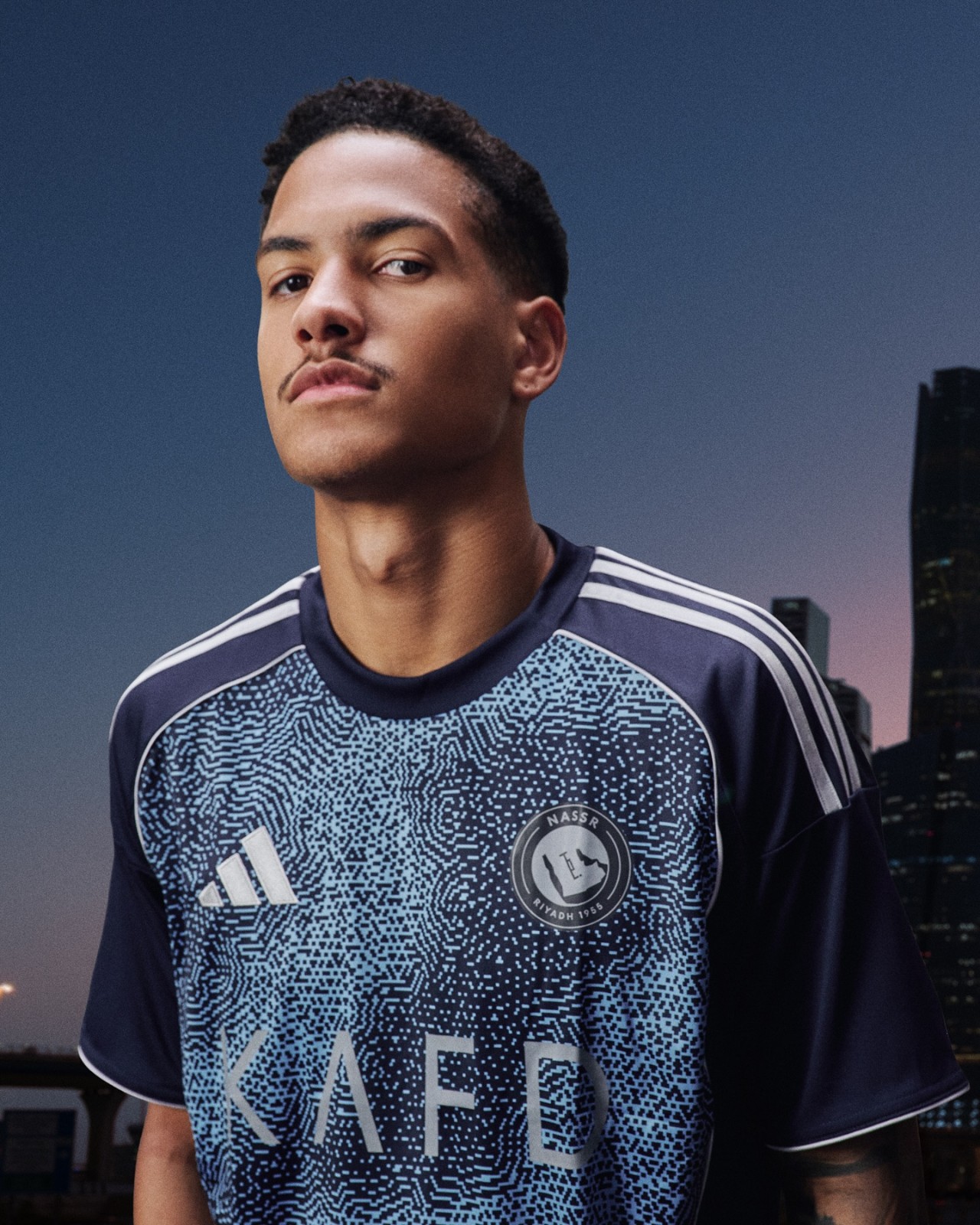 Al-Nassr voetbalshirts 2025-2026 geïnspireerd door zon en sterren boven Riyadh