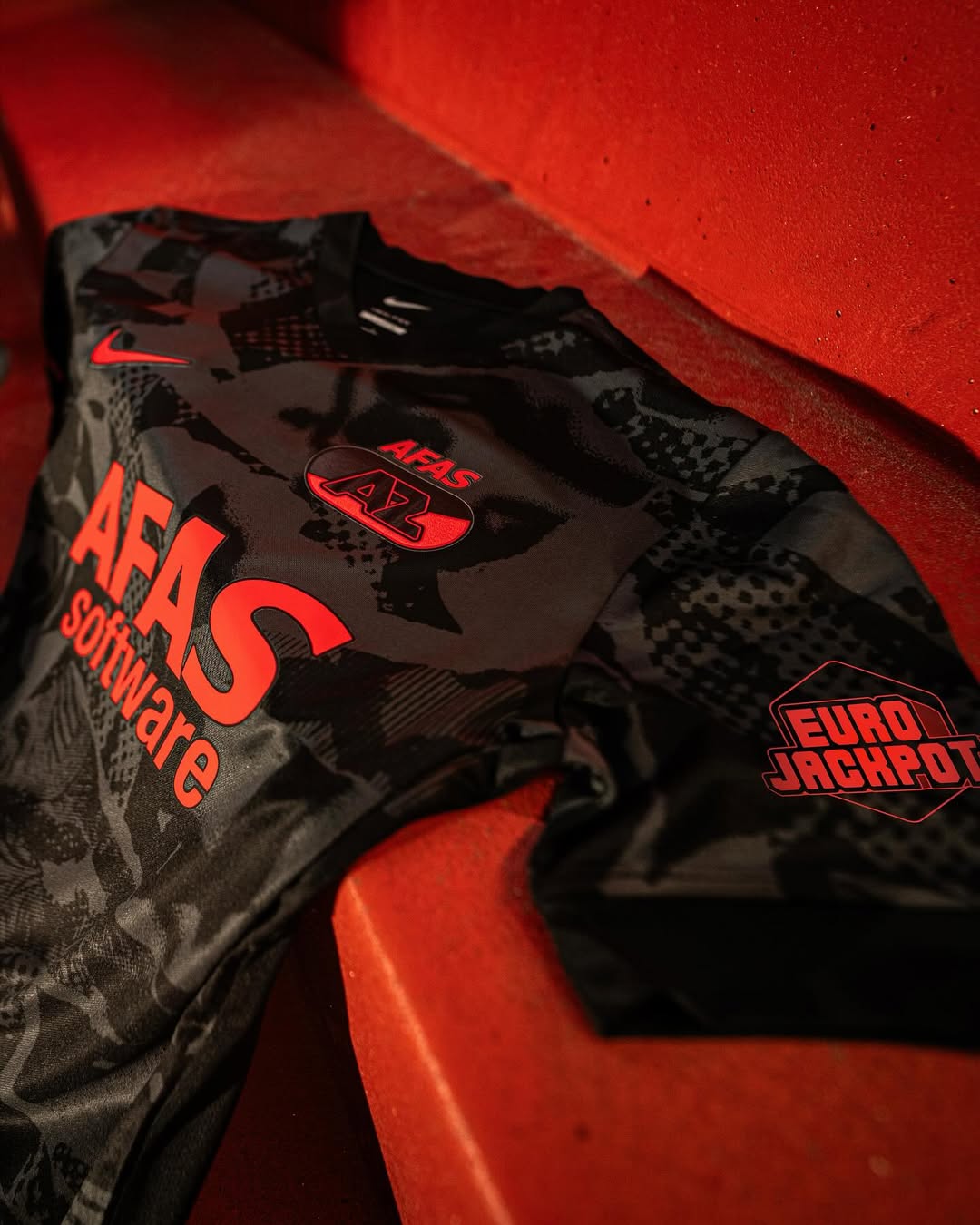 AZ Alkmaar voetbalshirts 2025-2026 geïnspireerd door Zaanstreek en stadion