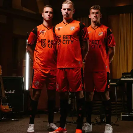 FC Volendam voetbalshirts 2024-2025 in teken muziek en Awaydays!