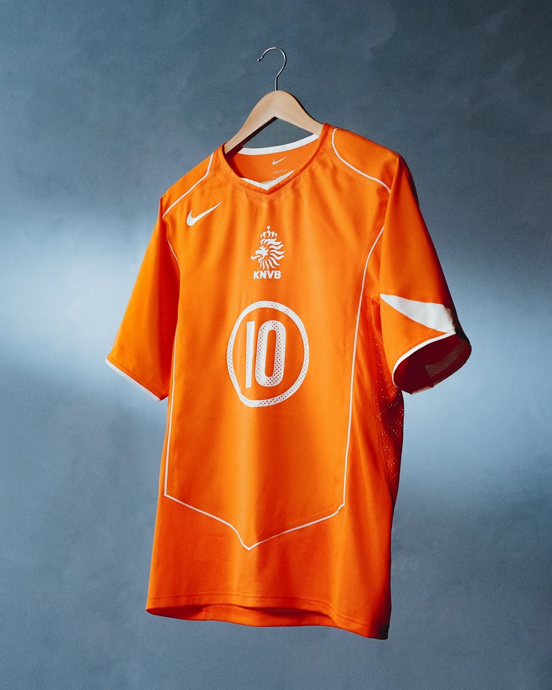 Nike lanceert remake Nederlands Elftal voetbalshirt 2004