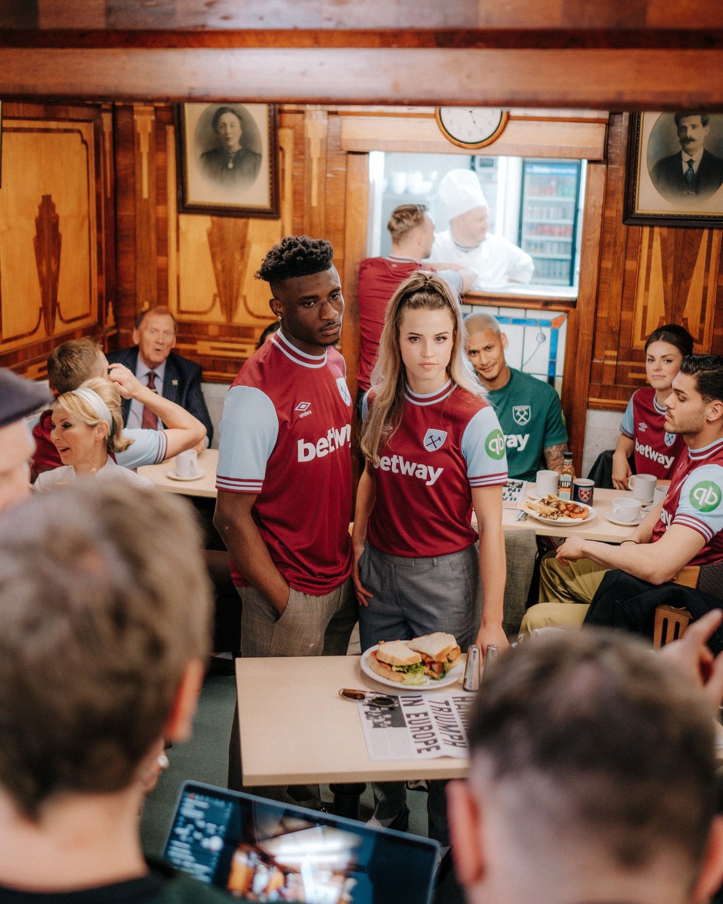 West Ham United voetbalshirts 2024-2025 ode aan shirt 60 jaar geleden en Bow Church!