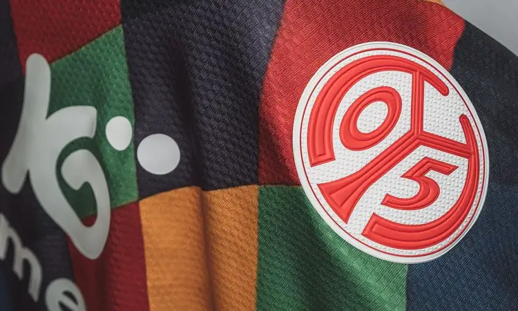 FSV Mainz carnaval voetbalshirt 2024-2025 geïnspireerd door Schwellkop Karlchen