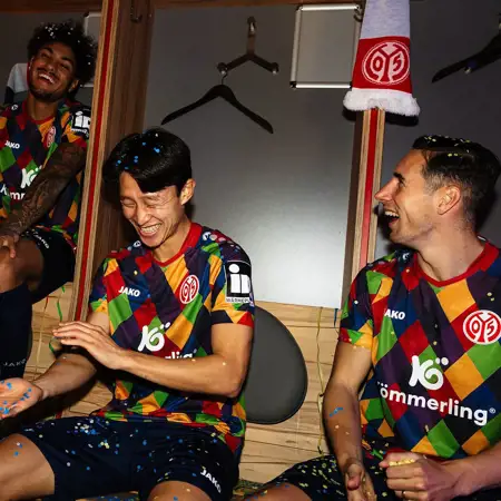 FSV Mainz carnaval voetbalshirt 2024-2025 geïnspireerd door Schwellkop Karlchen