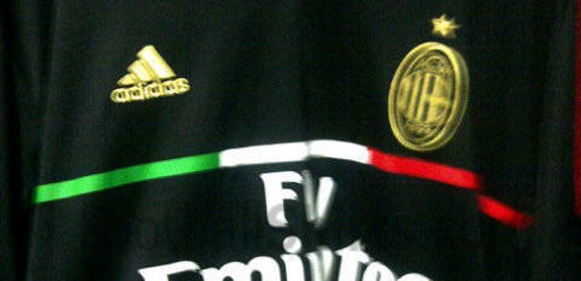 AC_Milan_3e_shirt_2011_2012(2).jpg