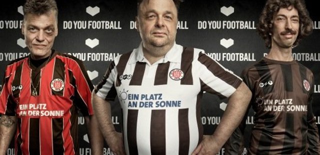Sankt_Pauli_voetbalshirts_2011(1).jpg