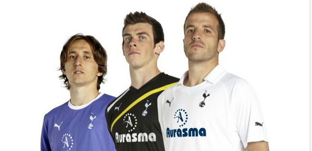 Tottenham_Hotspur_thuisshirt_2011_2012(1).jpg