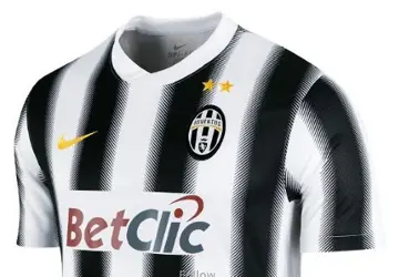 Juventus_thuisshirt_2011_2012(1).jpg