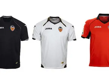 Valencia_voetbalshirts_2011_2012.jpg
