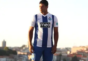 FC_Porto_voetbalshirts_2011_2012.jpg