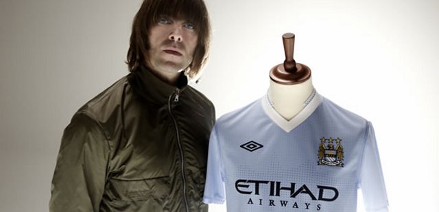 Manchester_City_thuisshirt_2011_2012(1).jpg