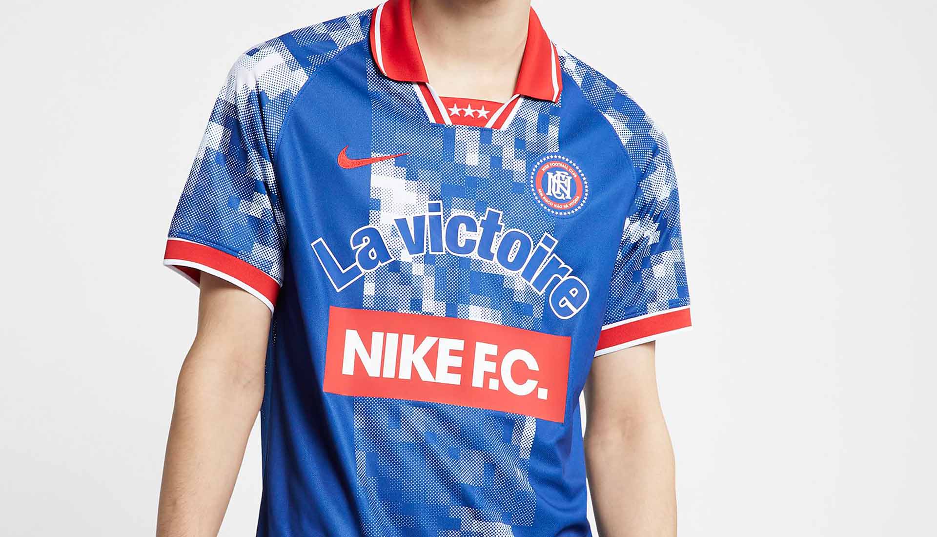 NIKE FC lanceert Paris Saint Germain gerelateerde retro voetbalshirts