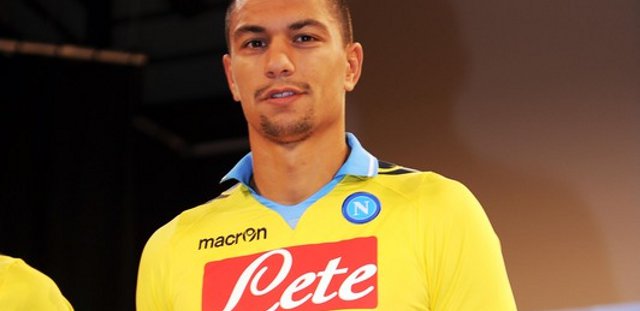 Napoli_uitshirt_2011_2012.jpg