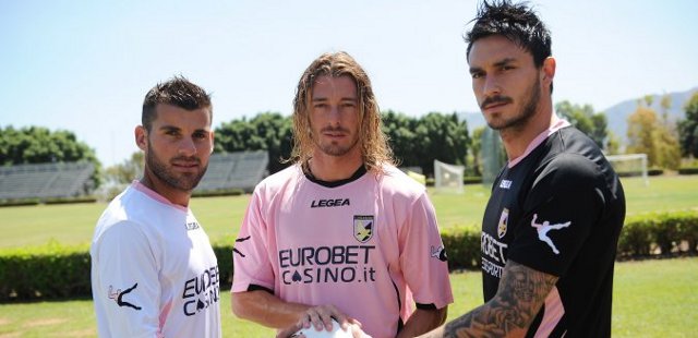 Palermo_voetbalshirts_2011_2012(1).jpg