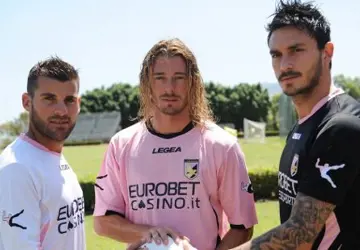 Palermo_voetbalshirts_2011_2012(1).jpg