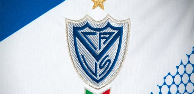 Velez_thuisshirt.jpg