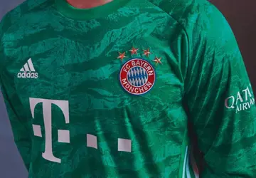 bayern-munchen-keeper-shirt-2019-2020-b.jpg