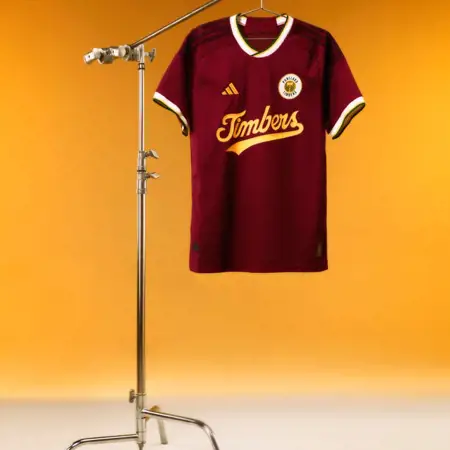 Portland Timbers 3e shirt 2024-2025 ode aan Clive Charles