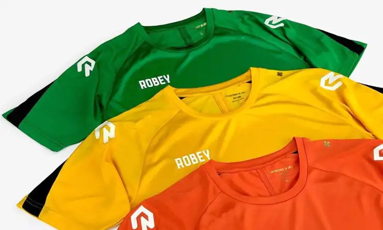 Het Robey trainingsshirt voor kinderen en volwassenen