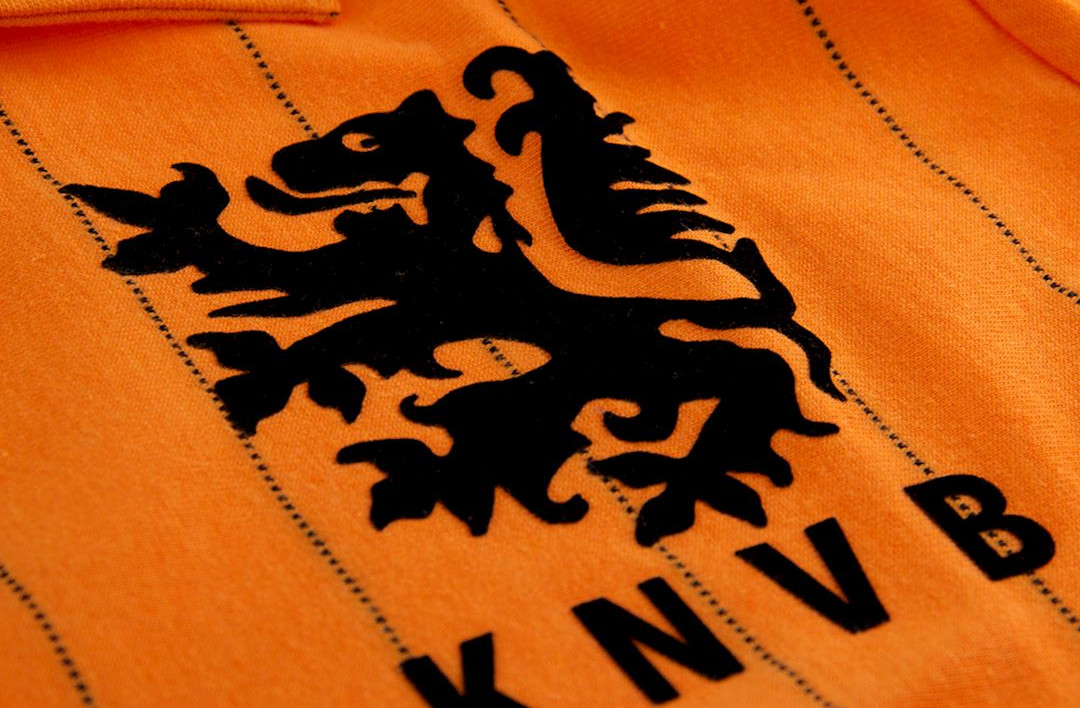 nederlands-elftal-retro-shirt-1983.jpg