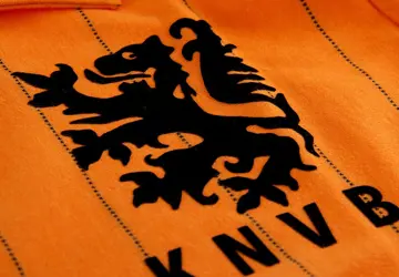 nederlands-elftal-retro-shirt-1983.jpg