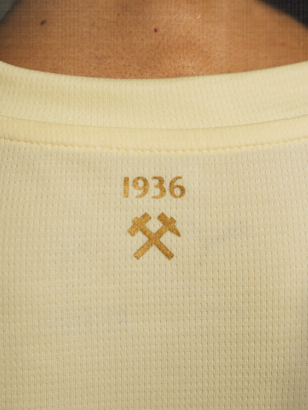 Dit zijn de Shakhtar Donetsk voetbalshirts 2025-2026