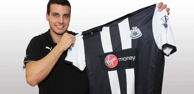 Newcastle_United_sfeerbeeld_2011_2012.jpg