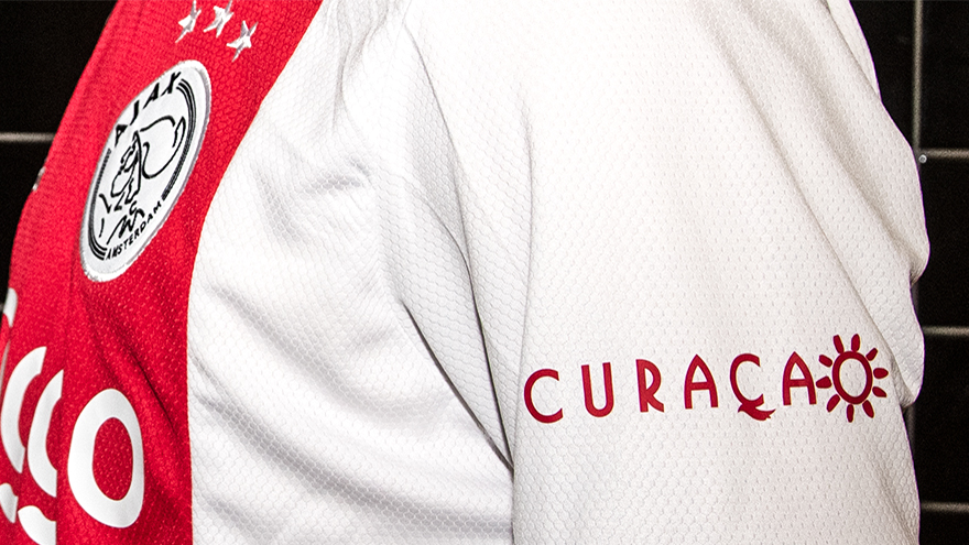 Curaçao als mouwsponsor op Ajax voetbalshirts vanaf 2020