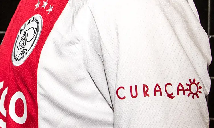 Curaçao als mouwsponsor op Ajax voetbalshirts vanaf 2020