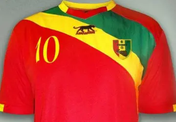 Guinea_voetbalshirts.jpg
