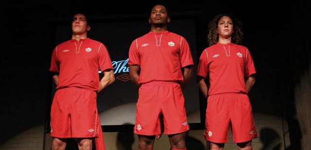 Canada_voetbalshirts_2012_2013.jpg