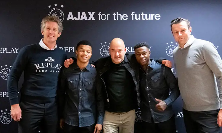 Replay formal en fashion kledingsponsor Ajax vanaf 2020