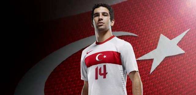 Turkije_thuisshirt_2012_2013(1).jpg