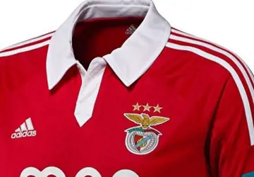 Benfica_voetbalshirts_2012_2013.jpg