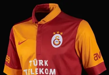 Galatasaray_voetbalshirts_2012_2013.jpg