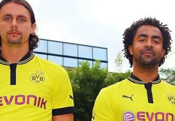 Borussia Dortmund_uitshirt_2012_2013.jpg