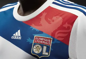 Olympique_Lyon_thuisshirt_2012_2013.jpg