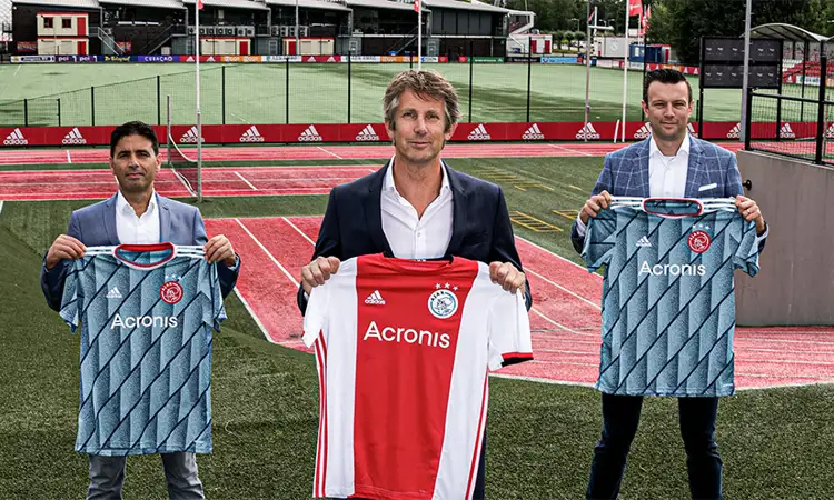 Acronis op voetbalshirts Ajax jeugd vanaf 2020-2021