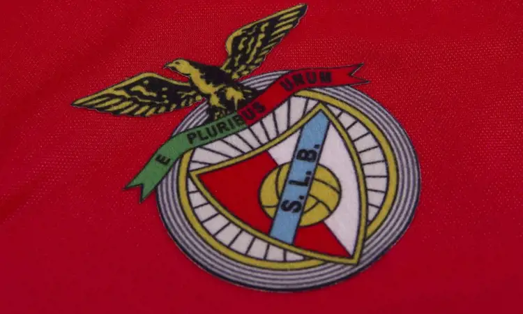 COPA lanceert twee jaren '90 Benfica voetbalshirts