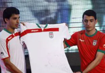 iran_voetbalshirts_2014_2015.jpg