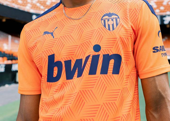 valencia-uit-shirt-2020-21.jpg