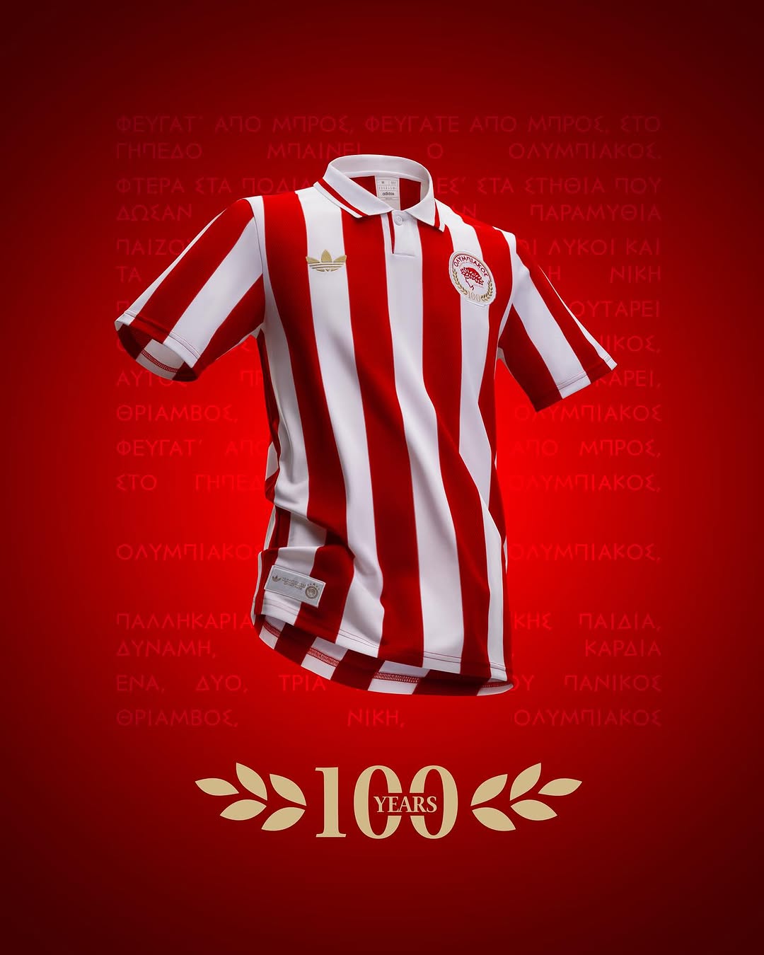 Dit is het Olympiakos voetbalshirt ter ere van het 100 jarig bestaan