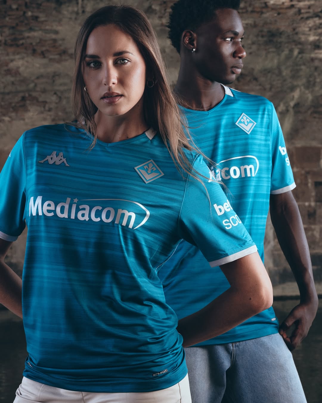 Fiorentina voetbalshirts 2025-2026 geïnspireerd door shirts jaren '90, basiliek en Arno