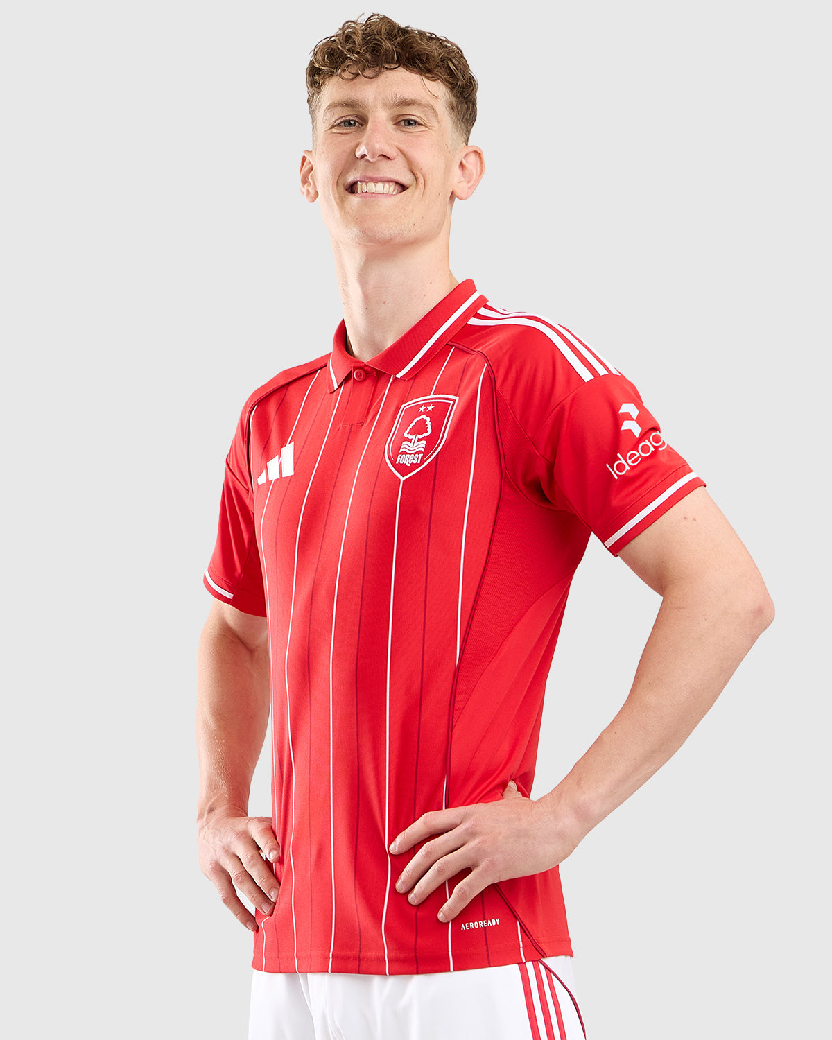 Dit zijn de Nottingham Forest voetbalshirts 2025-2026