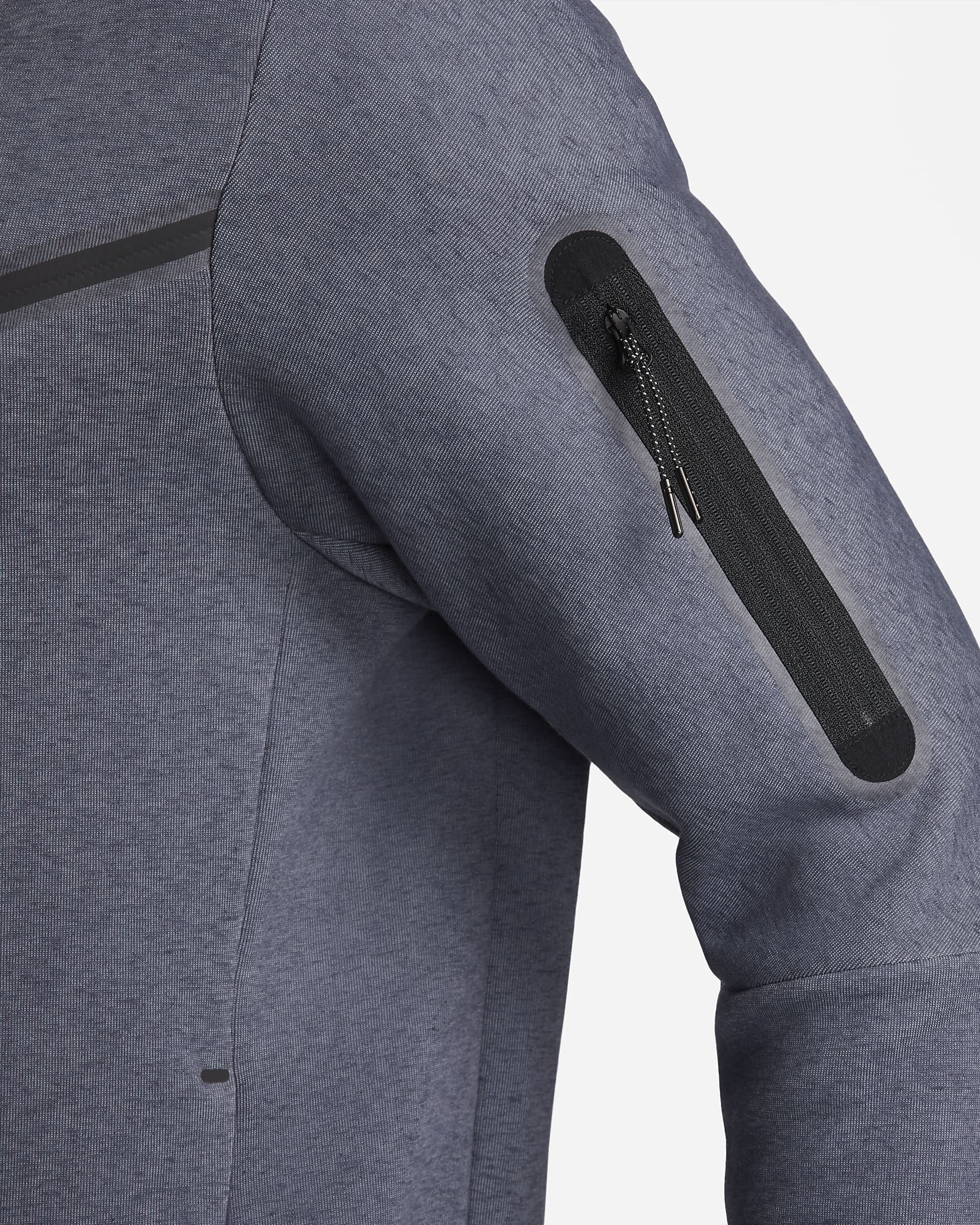 Dit is het Nike Liverpool Tech Fleece pak 2023-2024 