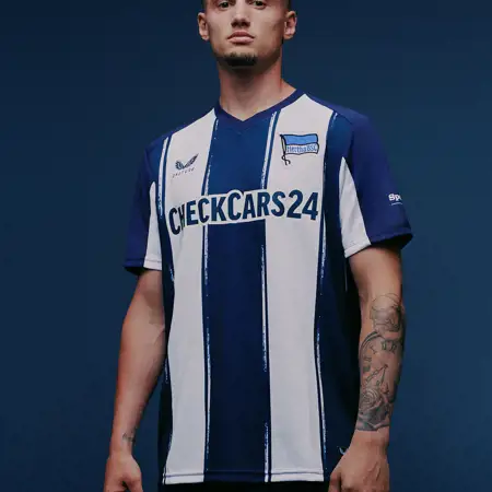 Dit zijn de Hertha BSC voetbalshirts 2025-2026 van Castore