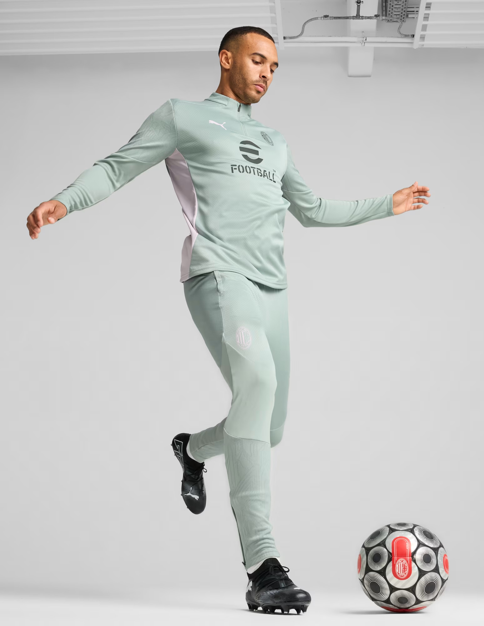 AC Milan trainingspak 2024-2025 in stijl DNA Milaan