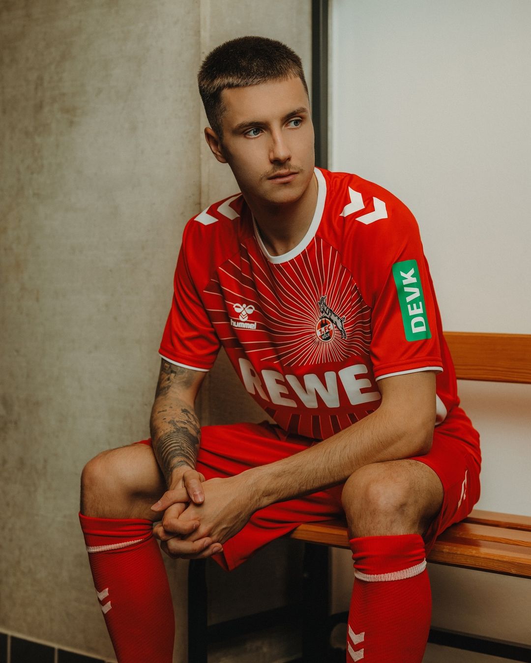 FC Köln voetbalshirts 2024-2025 geïnspireerd door stadion en shirts jaren '90
