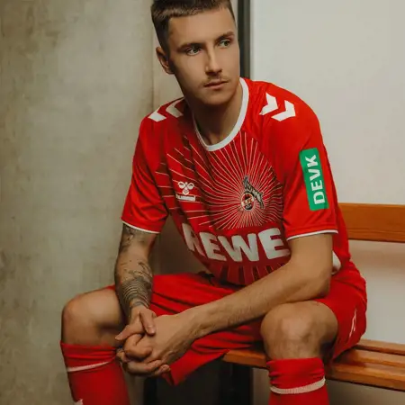 FC Köln voetbalshirts 2024-2025 geïnspireerd door stadion en shirts jaren '90