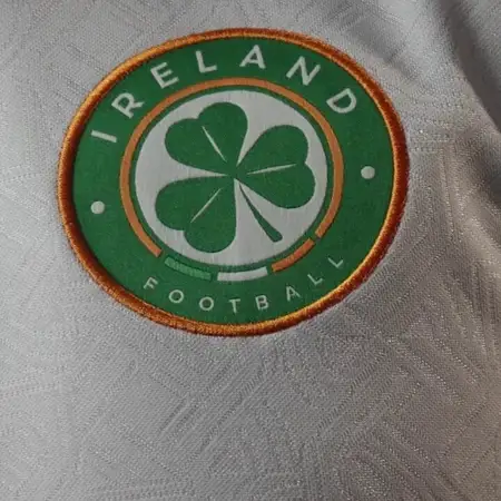 Ierland voetbalshirts 2024-2025 in teken van Keltische schildknoop!