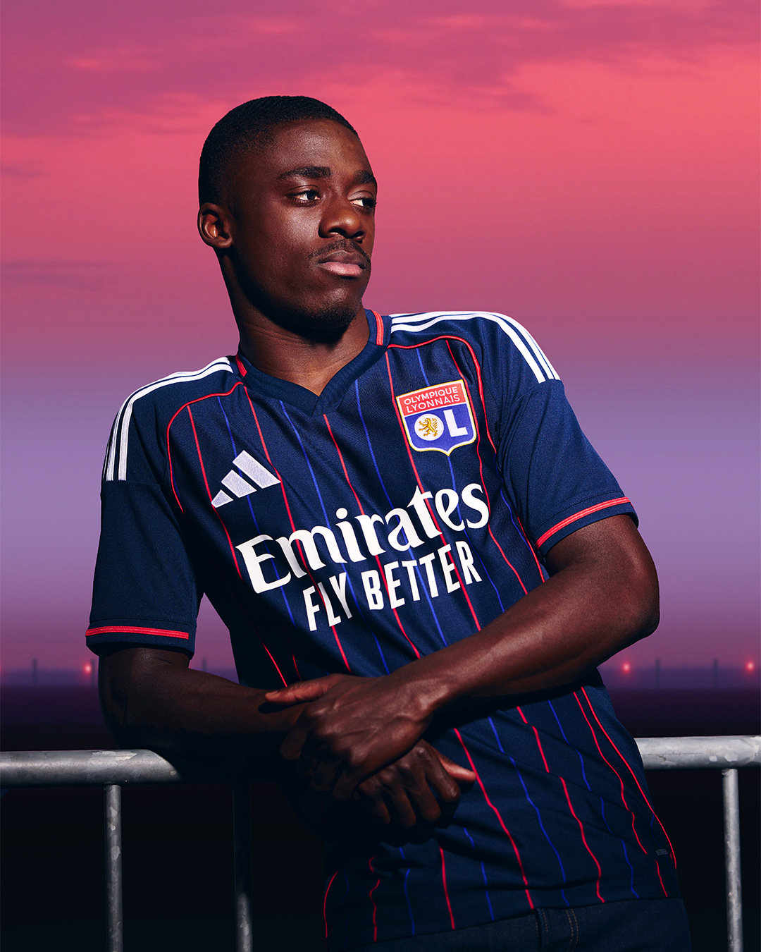 Dit zijn de Olympique Lyon voetbalshirts 2025-2026